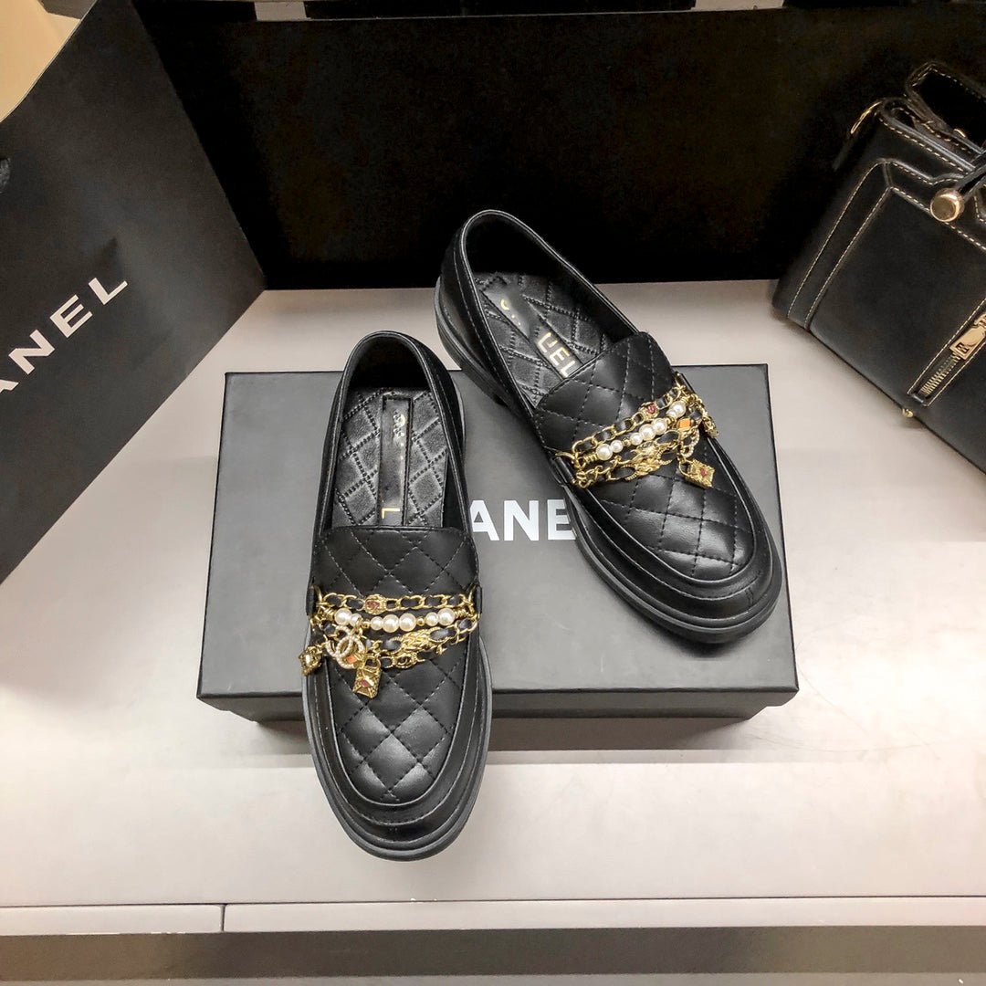 Chain Pendant Loafers