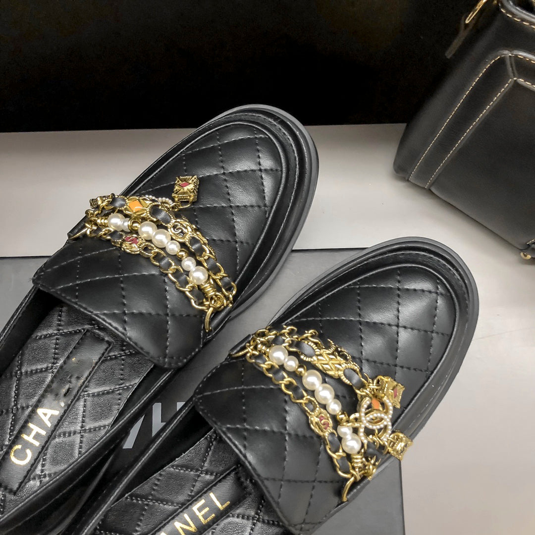 Chain Pendant Loafers