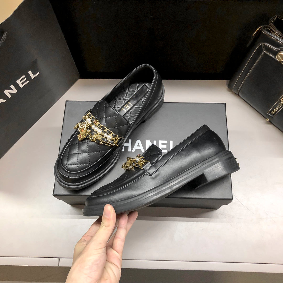 Chain Pendant Loafers