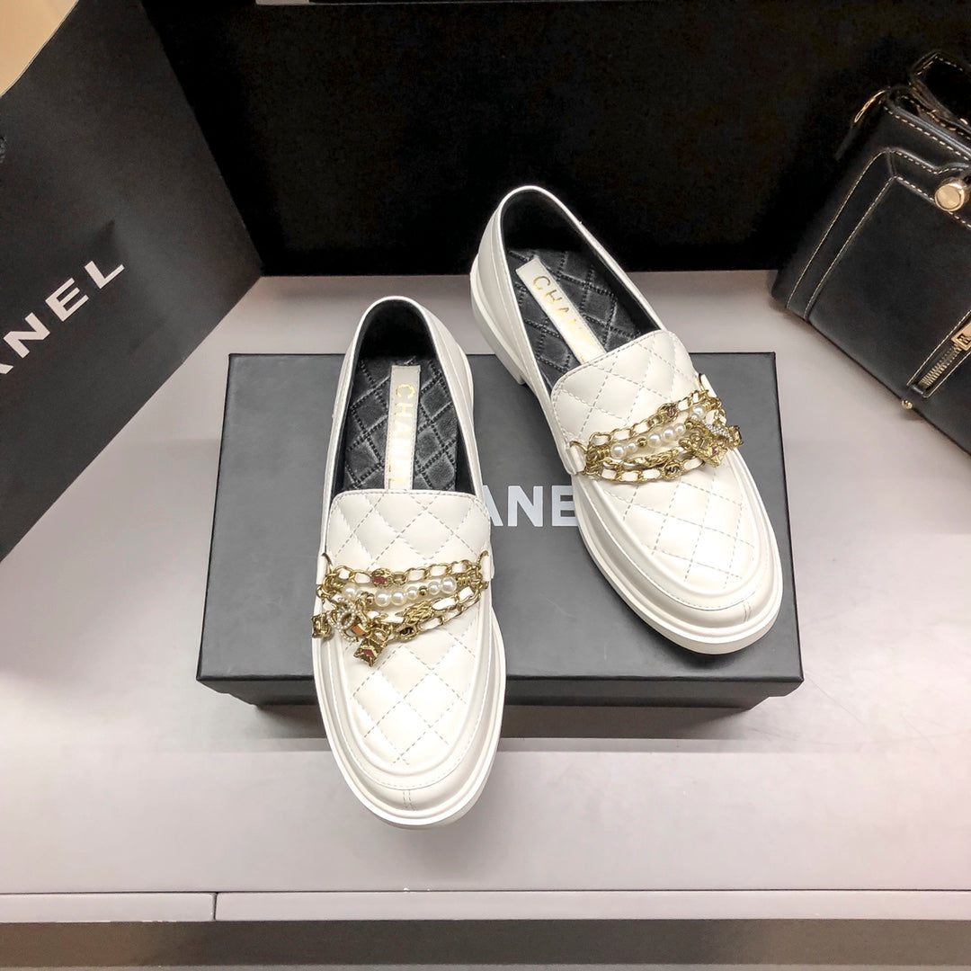 Chain Pendant Loafers