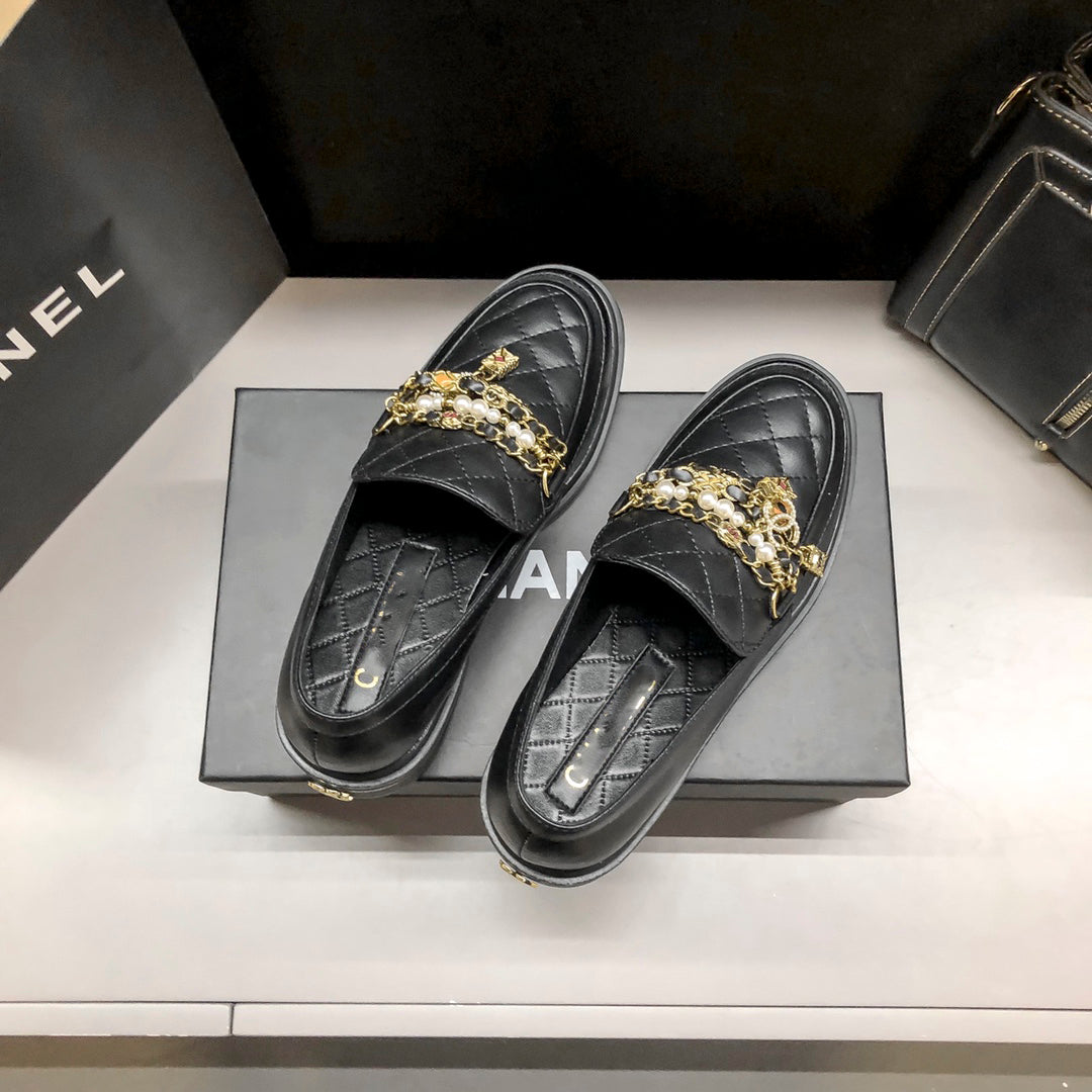 Chain Pendant Loafers