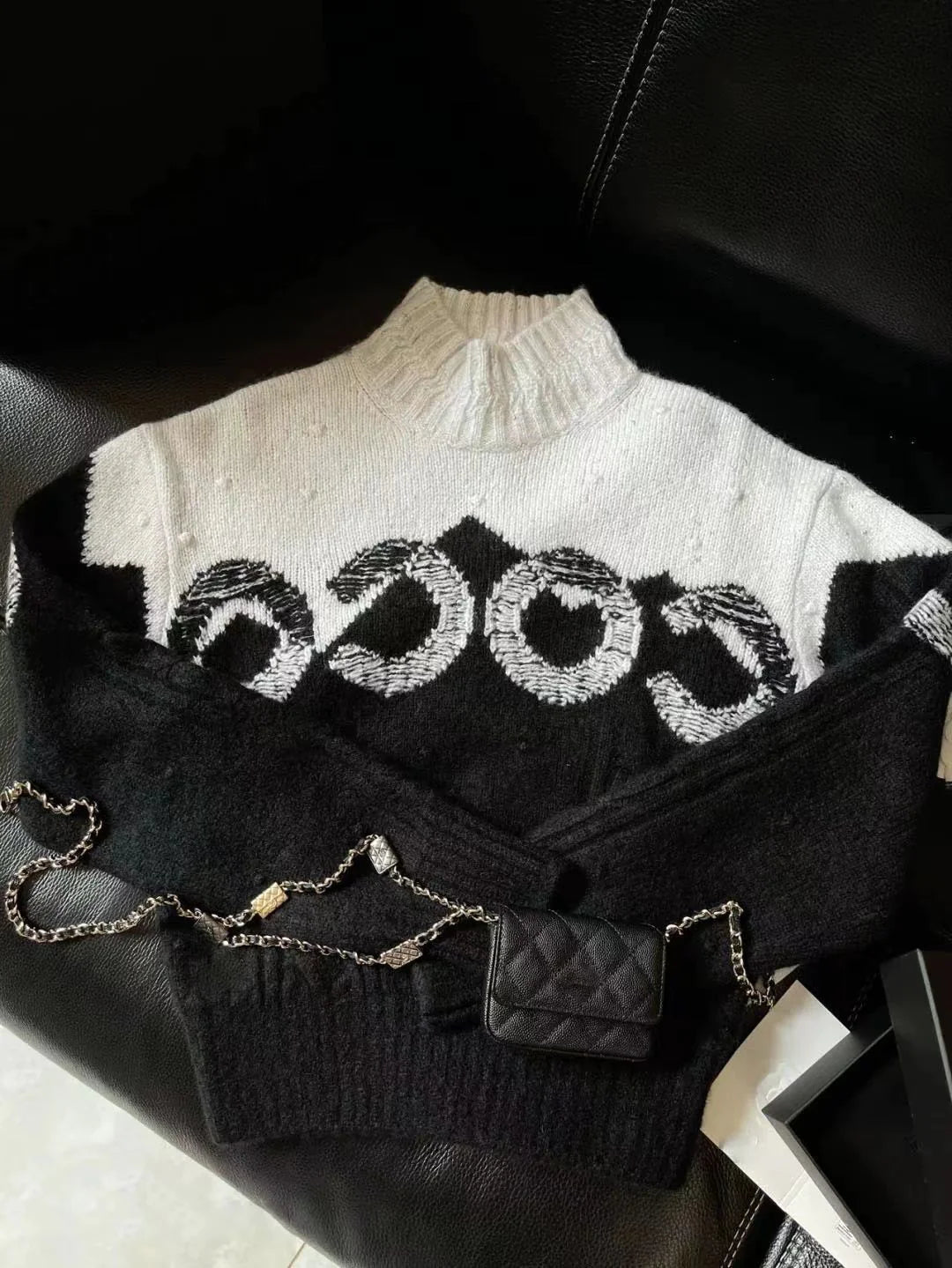 Black And White Letters Contrast Color Pullover Turtleneck High-end Custom Women's SweaterPD052023122805