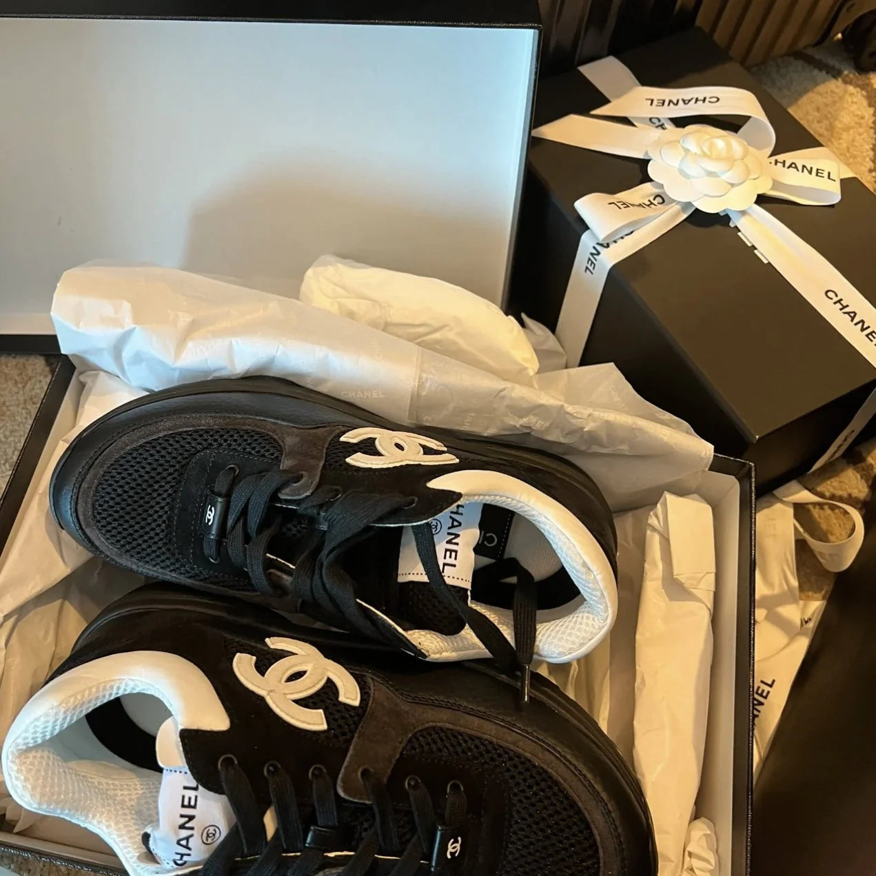 Black C Logo Fashion Design Women's Sneakers