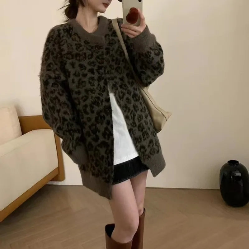 Sweet Hot Girl Leopard Print Loose Knitted Cardigan Women's Autumn and Winter Retro Oneck Longsleeved Sweater Female Clothes