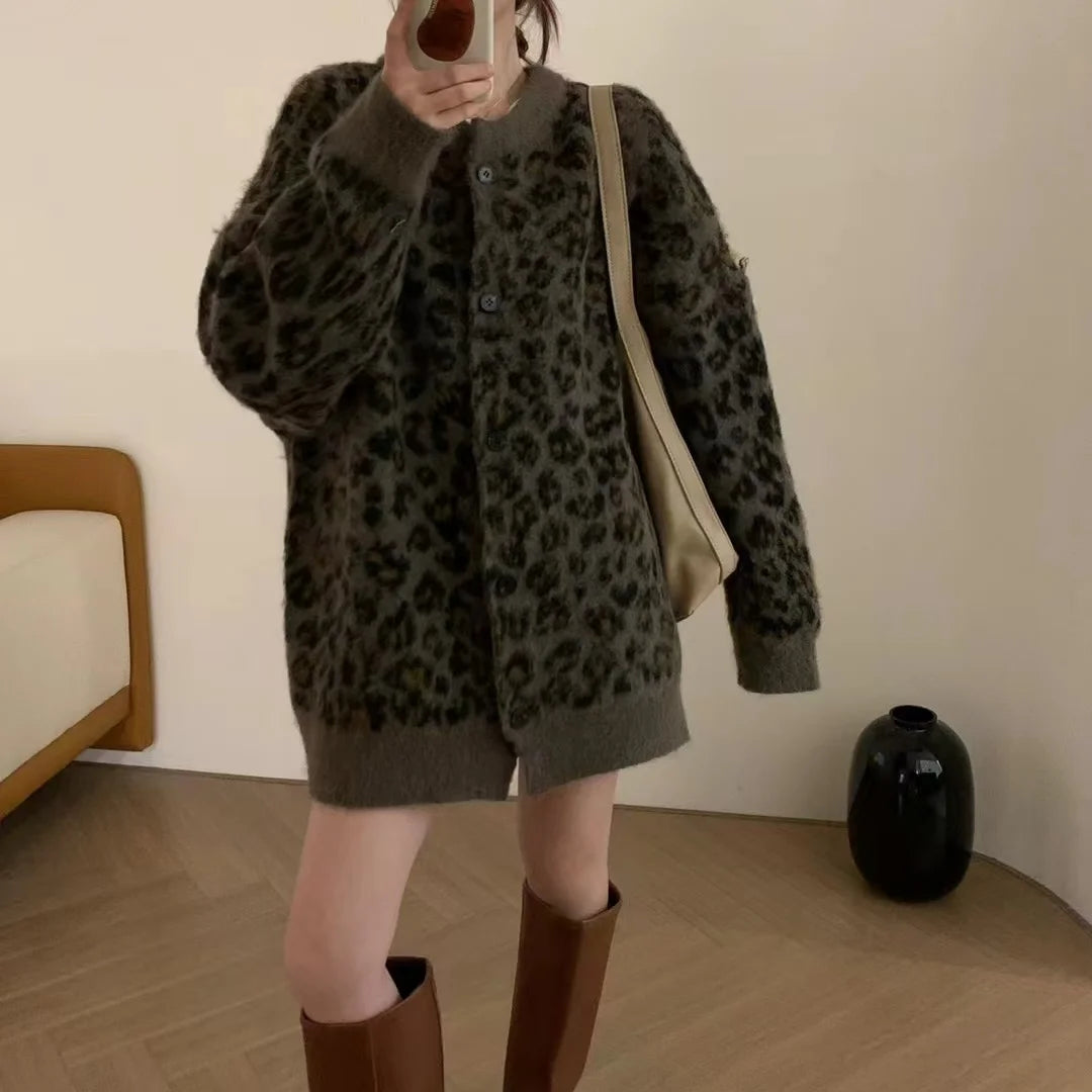Sweet Hot Girl Leopard Print Loose Knitted Cardigan Women's Autumn and Winter Retro Oneck Longsleeved Sweater Female Clothes