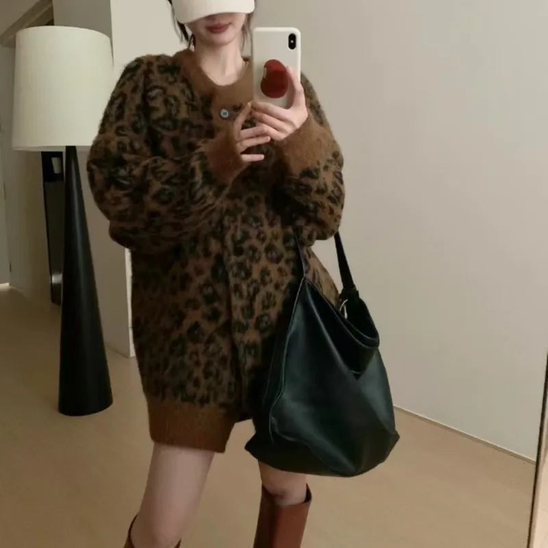 Sweet Hot Girl Leopard Print Loose Knitted Cardigan Women's Autumn and Winter Retro Oneck Longsleeved Sweater Female Clothes