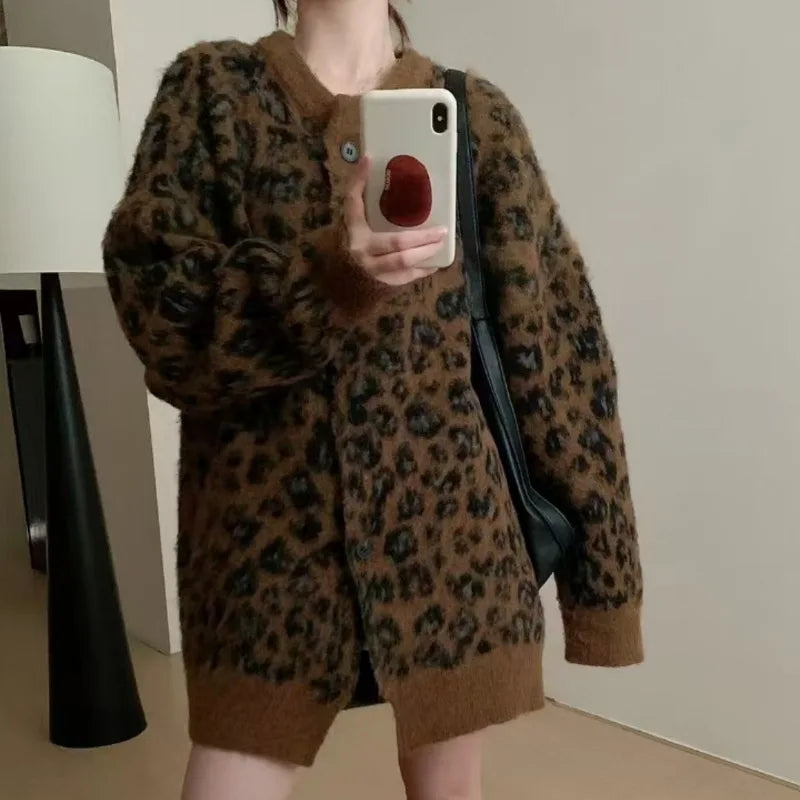 Sweet Hot Girl Leopard Print Loose Knitted Cardigan Women's Autumn and Winter Retro Oneck Longsleeved Sweater Female Clothes