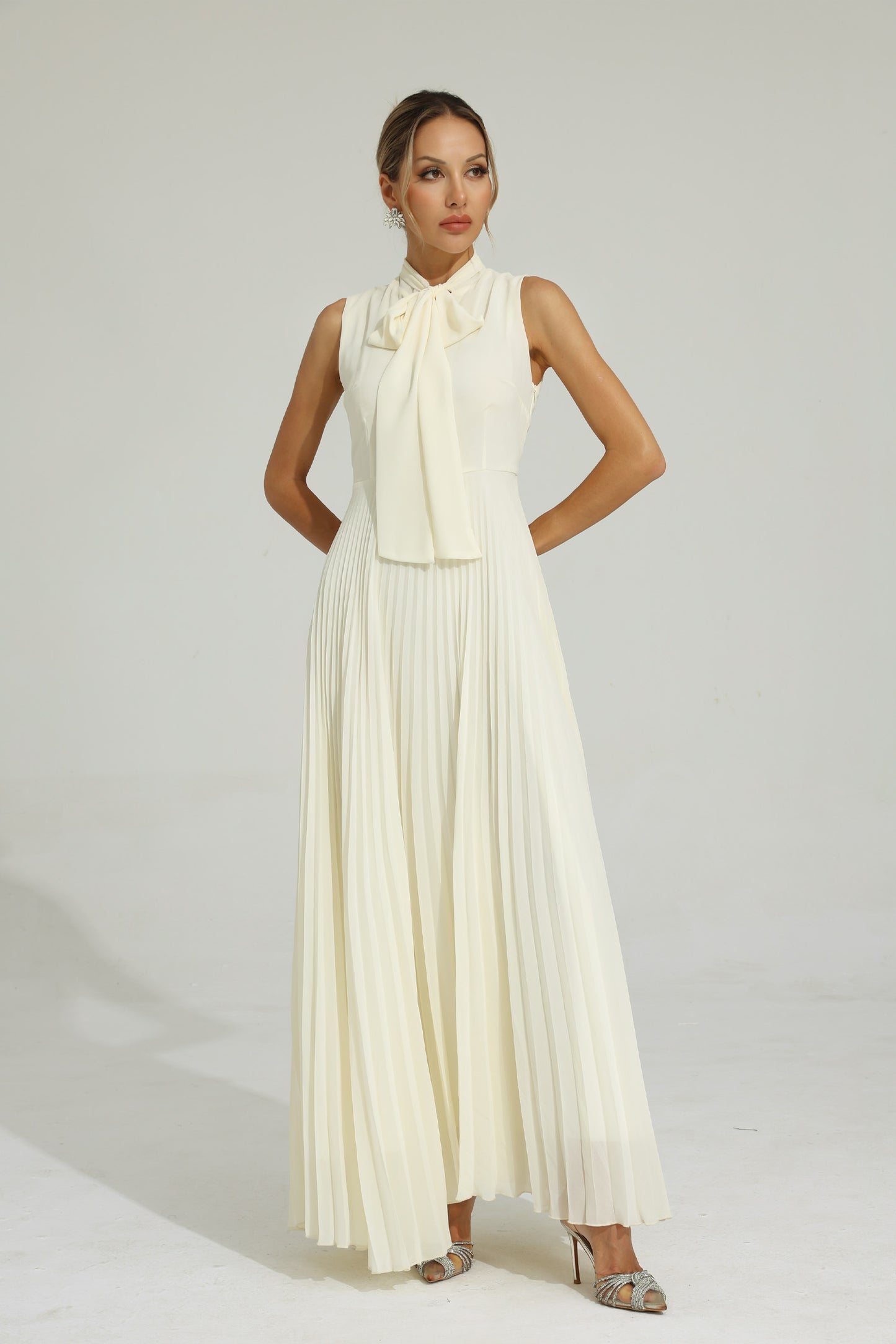 Tennyson White Bow Sleeveless Maxi Dress