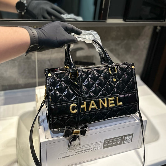 Black Leather C Logo Women's HandbagsXC052025032010