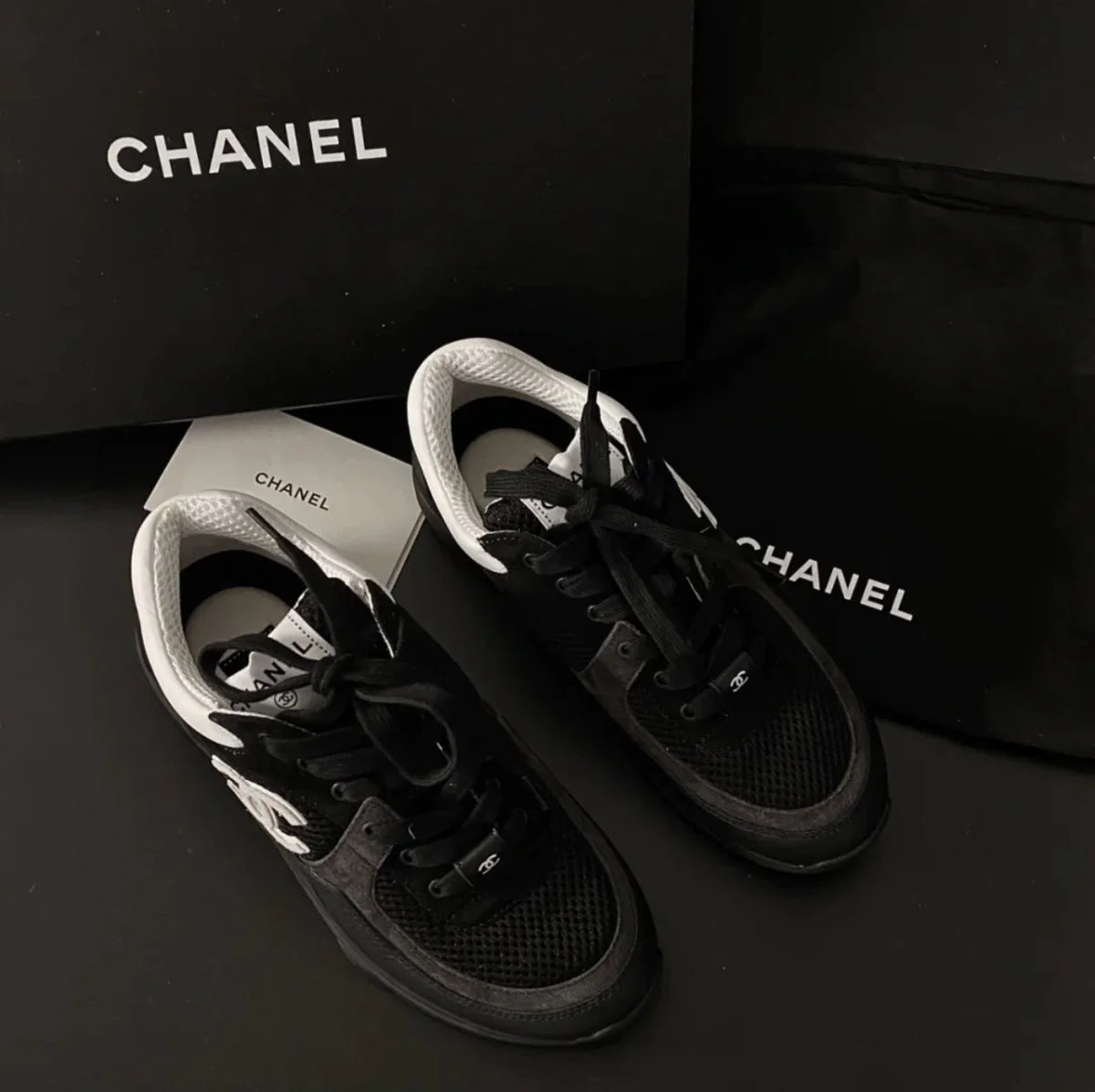 Black C Logo Fashion Design Women's Sneakers